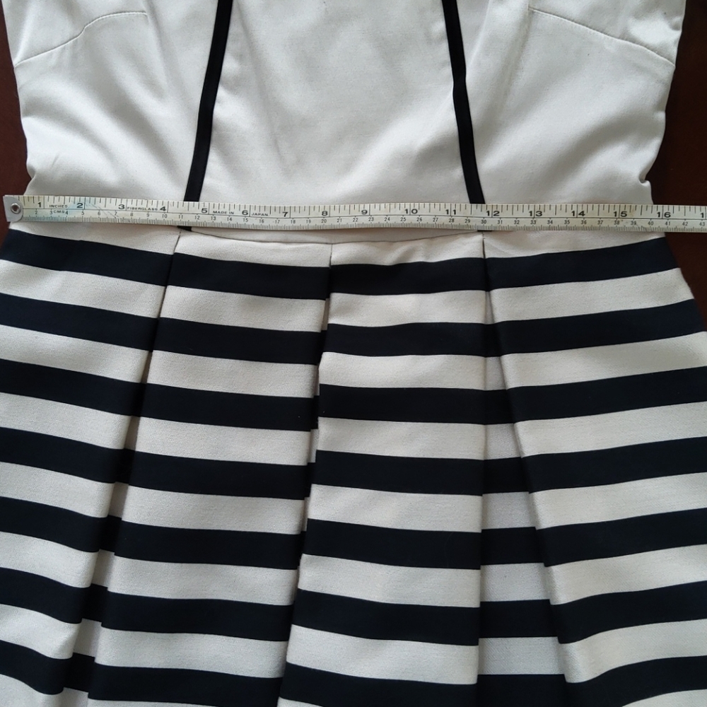 Dress - Picture 8 of 10
